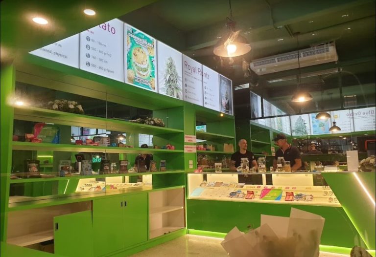 Royal Queen Seeds Asoke Inside 1 768x526