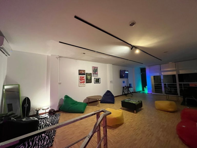 Cannabee chaing mai upstairs 768x576