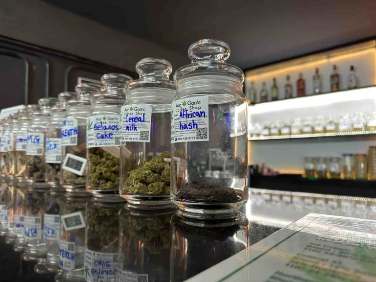 Aurganic Coffee Cannabis Shop Insd Img 2 768x576