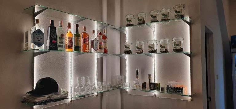 Blow Apple Insd Img 2 768x354