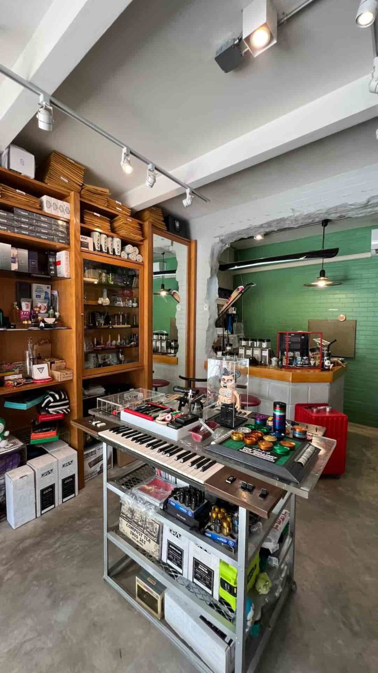 Smilemacy Dispensary x Smileandfolk Smoking Accessories Insd Img 2 768x1365