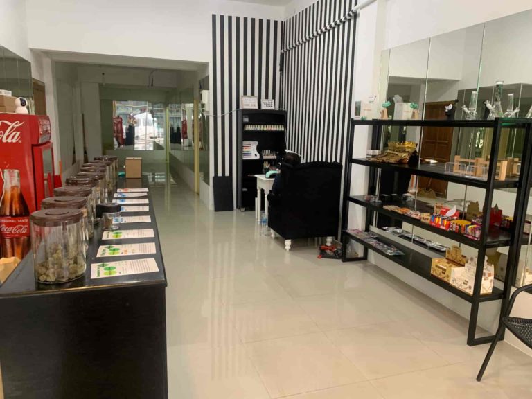 Queen shops 2 768x576