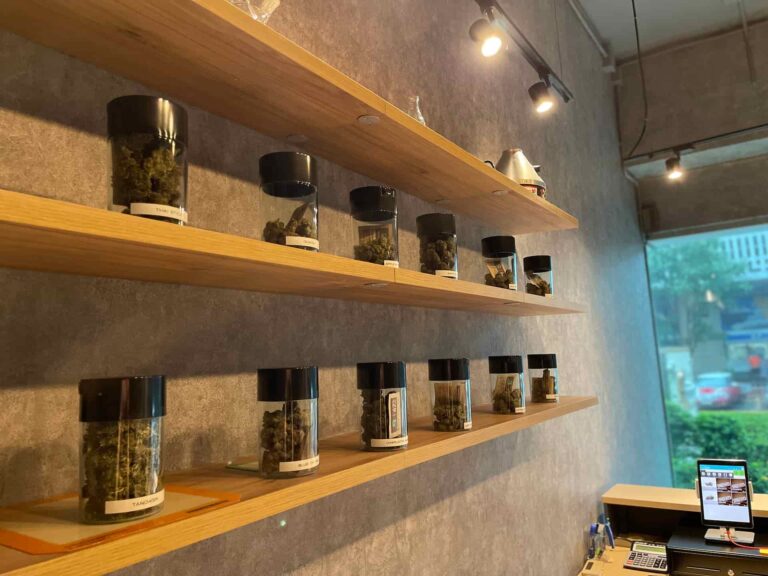 Boveda Official Thailand Weed Shop 大麻店 กัญชา Cannabis store 2 768x576